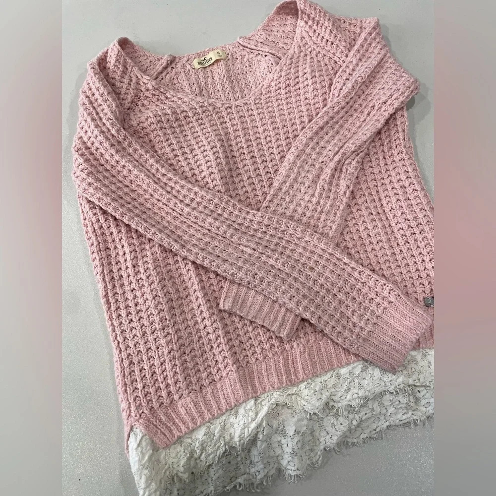 Hollister Pink Sweater XS with Cream Lace along Bottom Hem